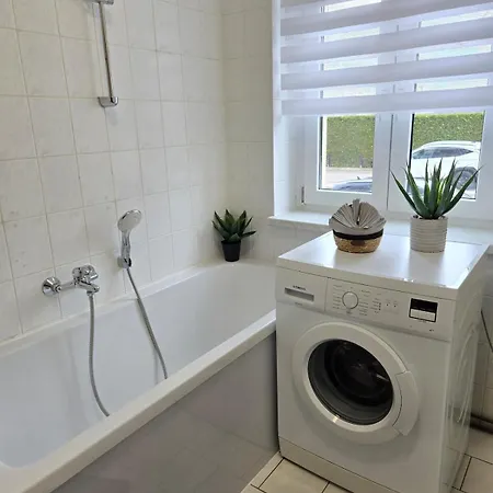 5 Personen, Naehe Bahnhof, Wlan,balkon 아파트 *