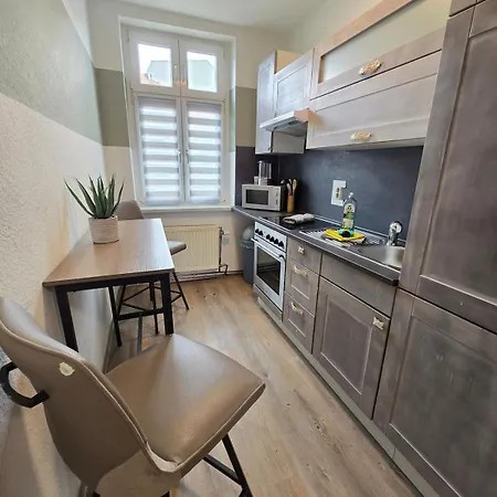 5 Personen, Naehe Bahnhof, Wlan,balkon 아파트 *