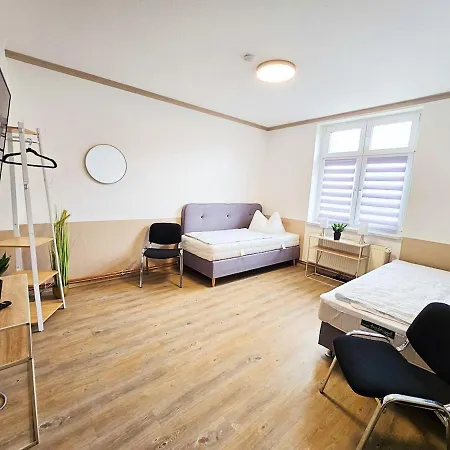 5 Personen, Naehe Bahnhof, Wlan,balkon Apartmán *