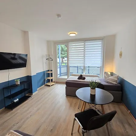 아파트 5 Personen, Naehe Bahnhof, Wlan,balkon