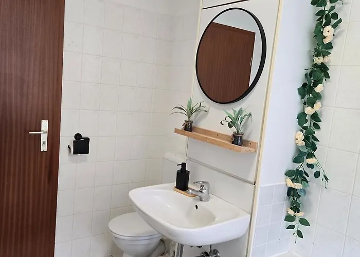 Apartment 5 Personen, Nähe Bahnhof, Wlan,balkon *